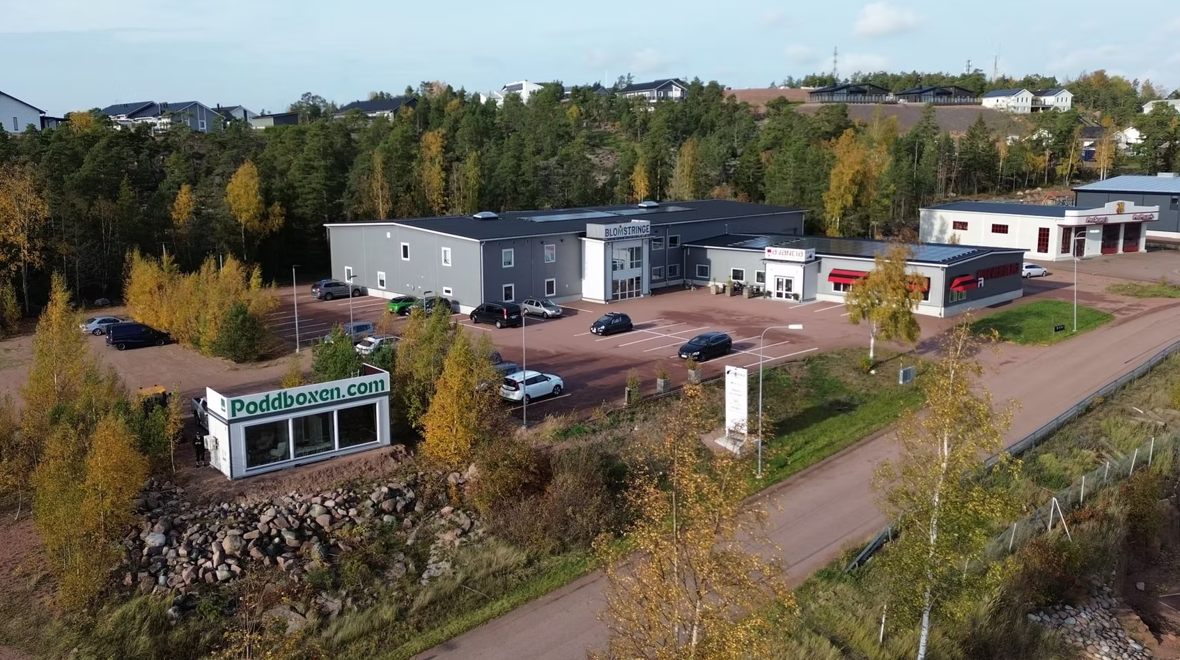 Poddboxens hus med skylten Poddboxen.com i Mariehamn